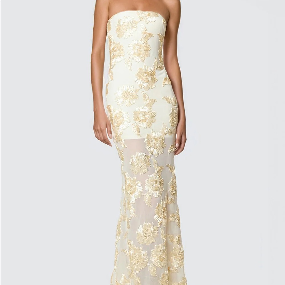Muse Hous Floral Embellished Maxi Dress with Train - Ivory